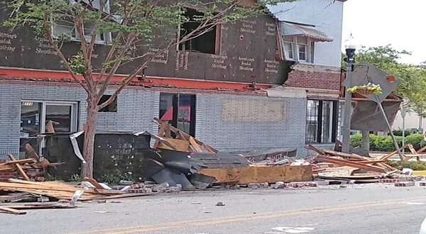 Photos by Trudie’s Treasures This was taken minutes after the collapse showing all the materials located on the sidewalk and in the street.